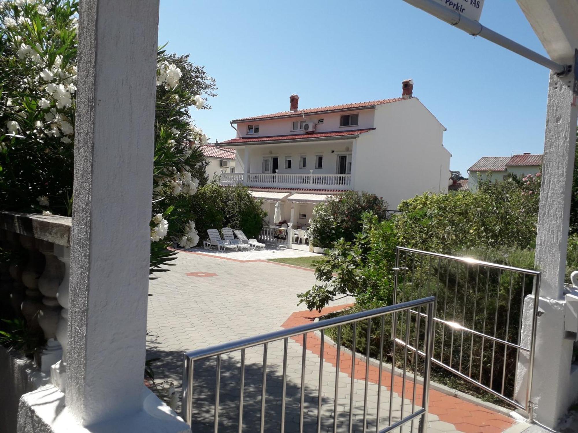 Ferien Haus Mit Bestway-pool,parking,garten ,grill,3 Terrassen Hébergement de vacances